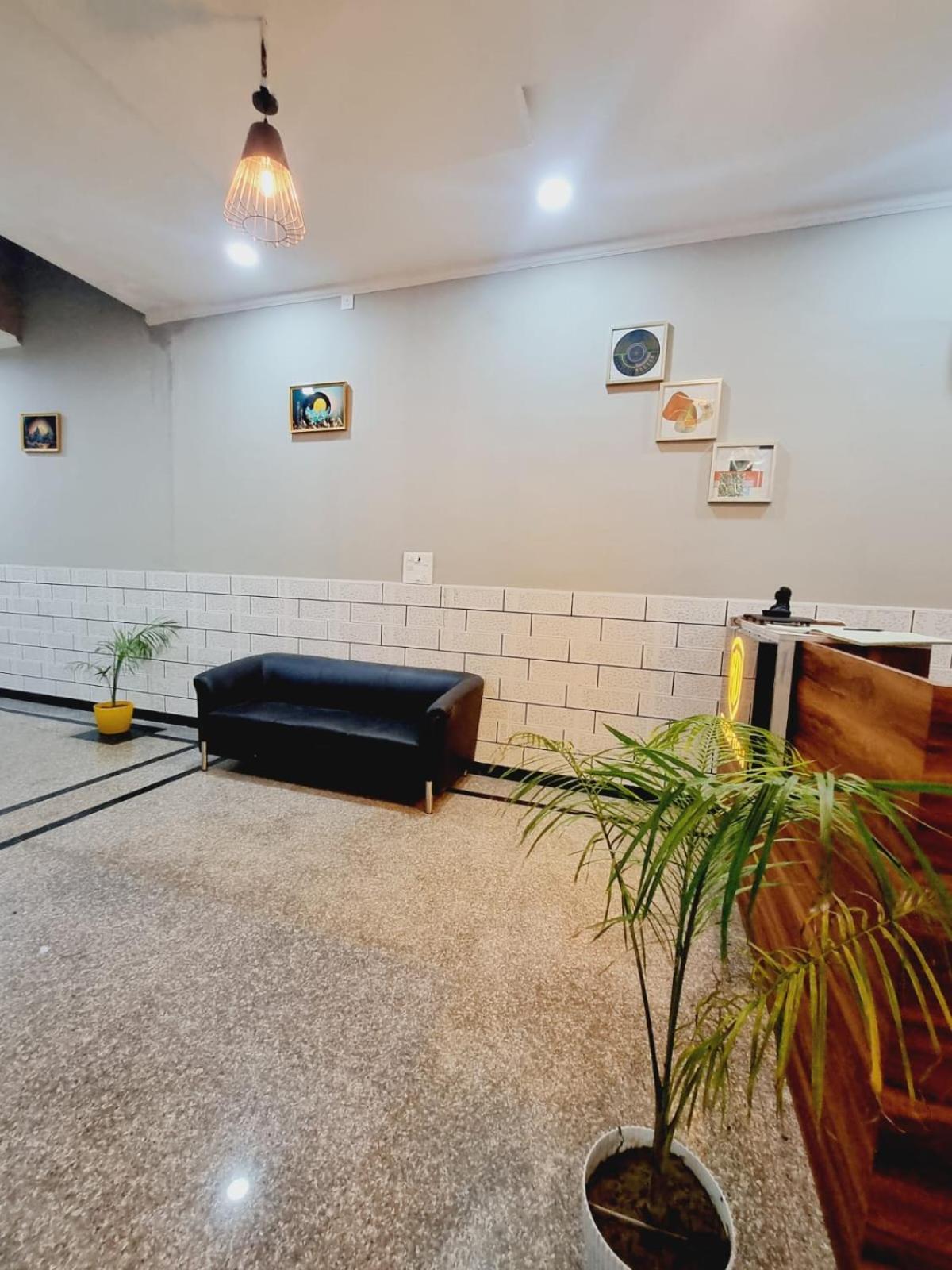 Hotel Solitaire Tower - Top Rated Area- In House Parking Vrindavan Luaran gambar