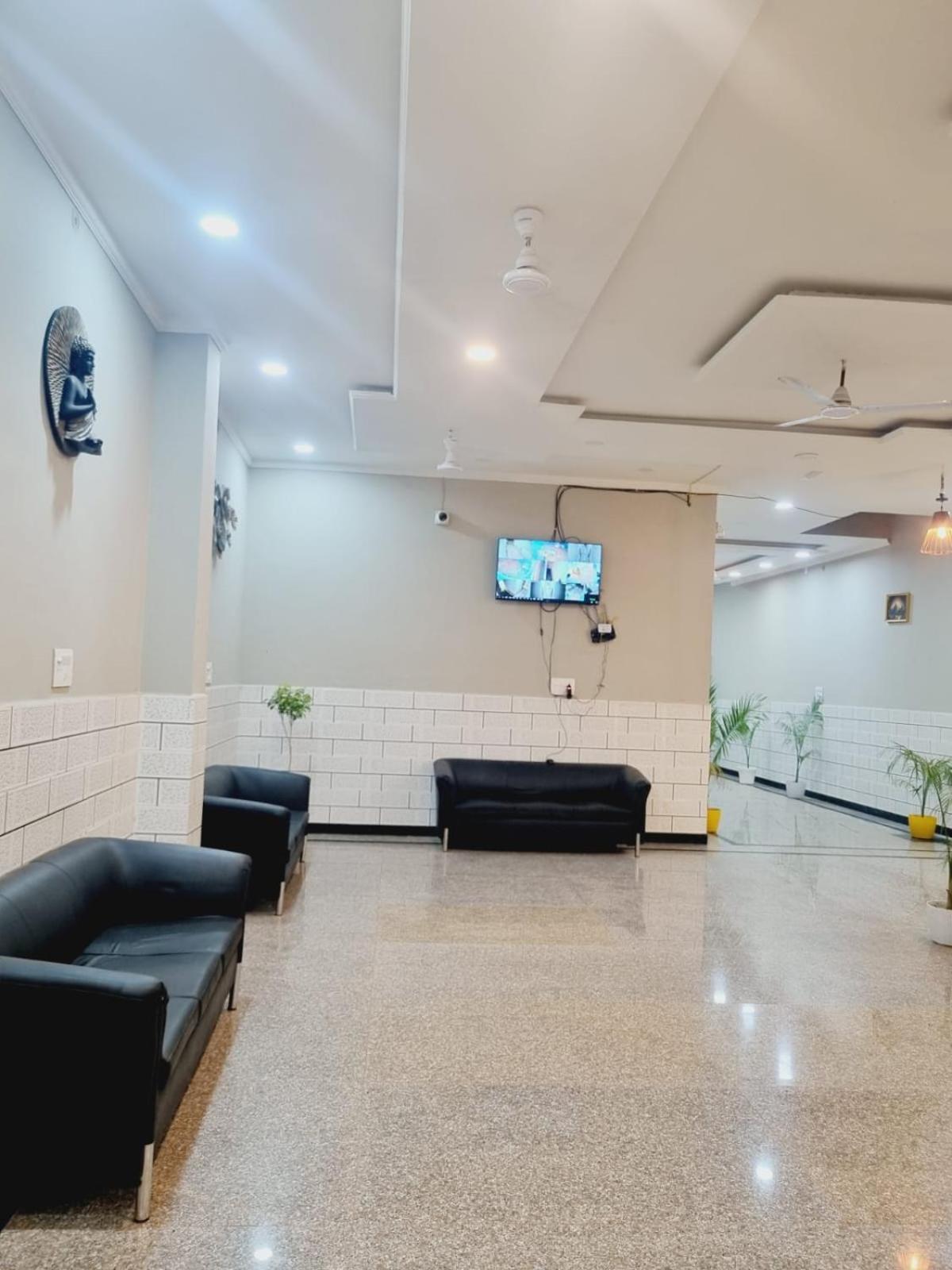 Hotel Solitaire Tower - Top Rated Area- In House Parking Vrindavan Luaran gambar