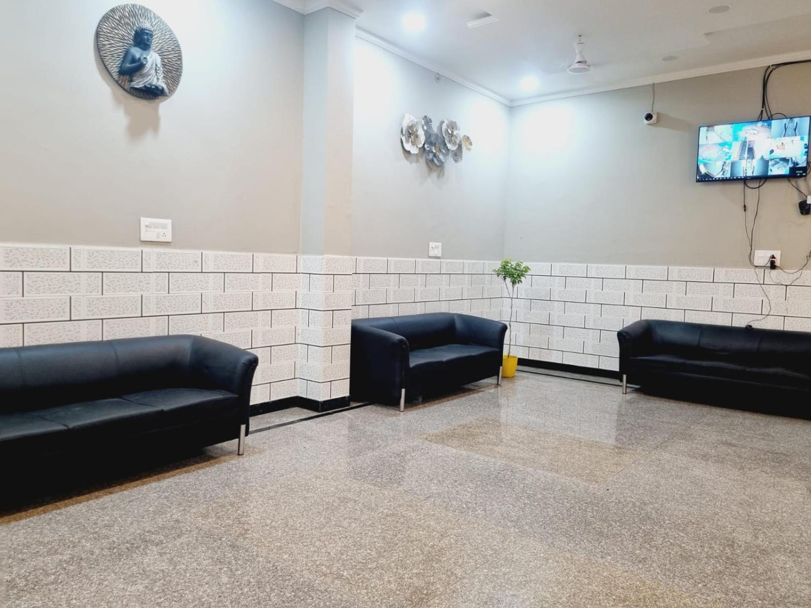 Hotel Solitaire Tower - Top Rated Area- In House Parking Vrindavan Luaran gambar